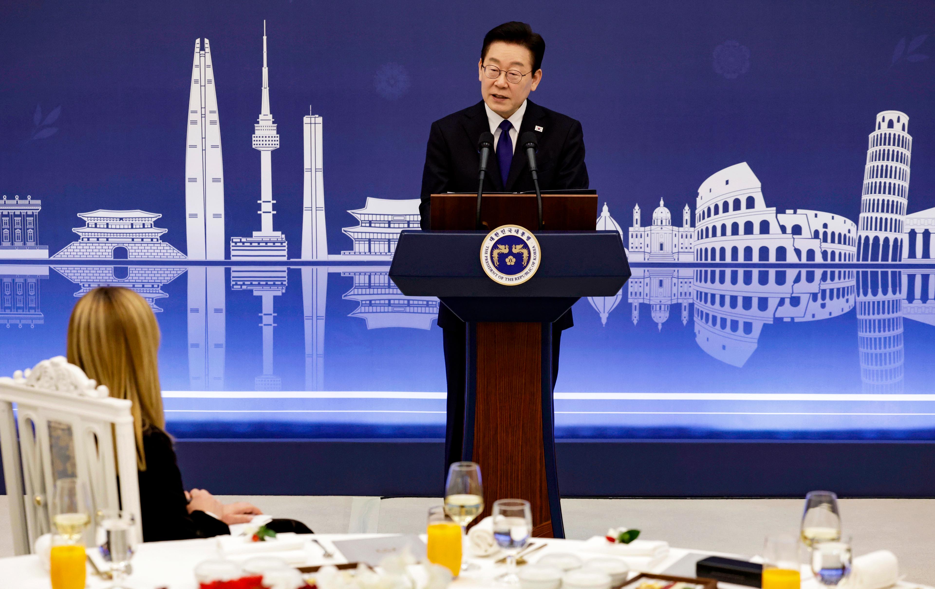 South Korean President Lee urges extra budget to be swiftly prepared to stabilise people's livelihoods