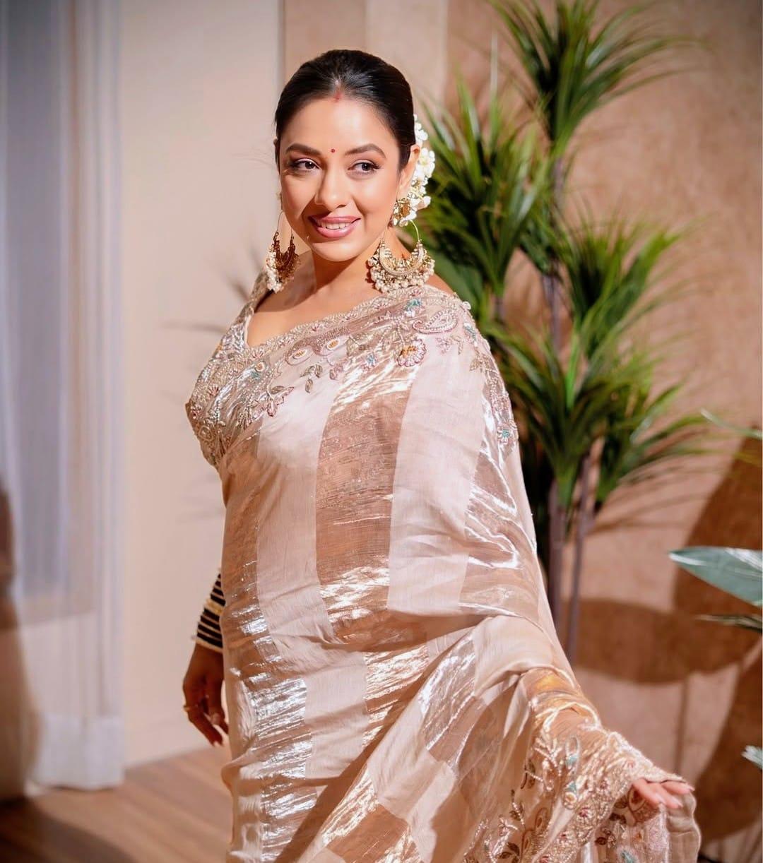 Rupali Ganguly takes her stray dogs on a car ride amidst busy schedule