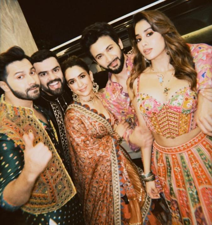 Janhvi Kapoor celebrates Navratri with Varun Dhawan, Sanya Malhotra and Rohit Saraf in Sanskari style