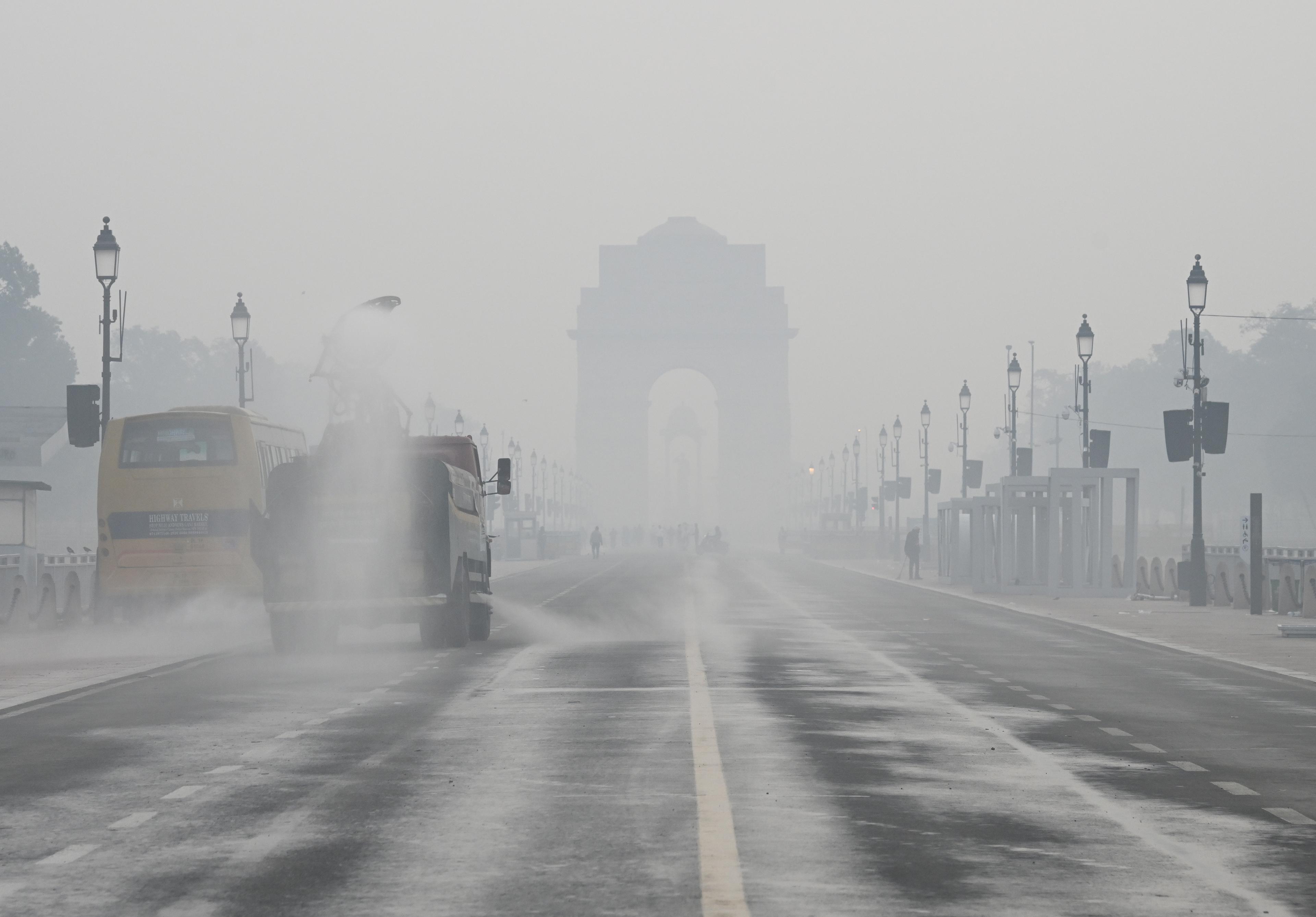 Delhi chokes under 'severe' air quality, thick layer of smog engulfs city