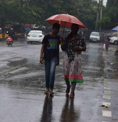 Schools shut in five Telangana districts in view of heavy rain alert