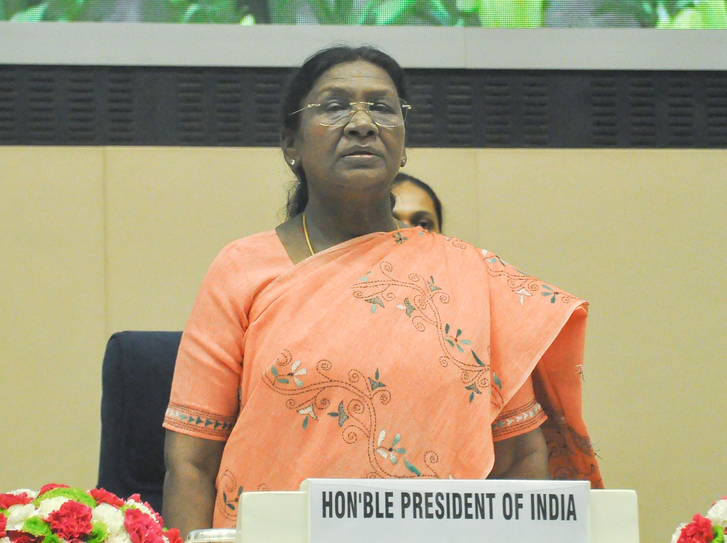 President Murmu offers prayers at Tirumala temple