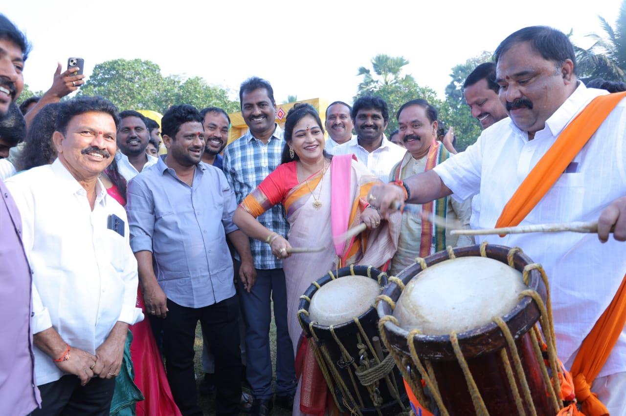 Sankranti celebrations kick-off in Telugu states with 'bhogi'