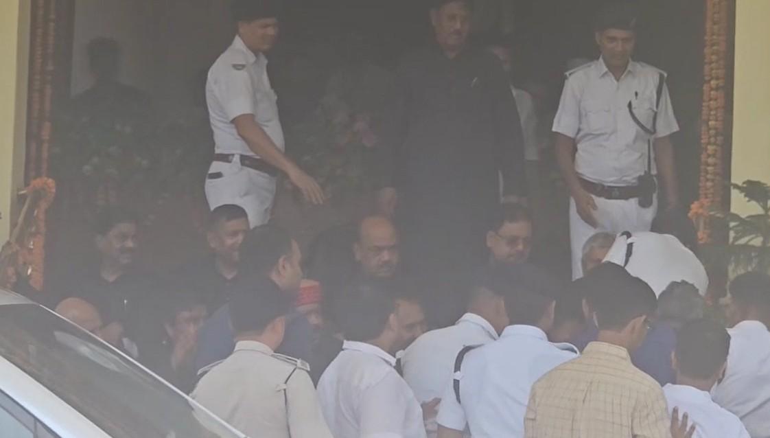 Black-clad oppn MLAs storm well of House in Bihar Assembly, create ruckus