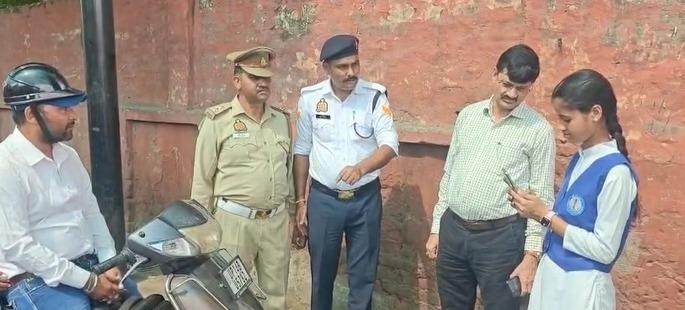 Ghaziabad school girls take charge of traffic in awareness drive under Mission Shakti Abhiyan