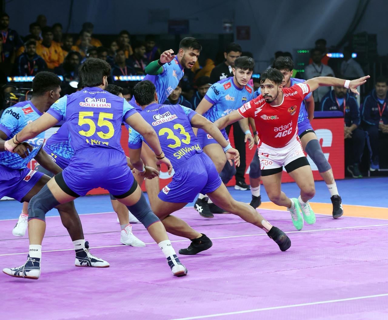 PKL 12: Rakesh spoils Devank’s heroics in Gujarat Giants’ win over Bengal Warriorz