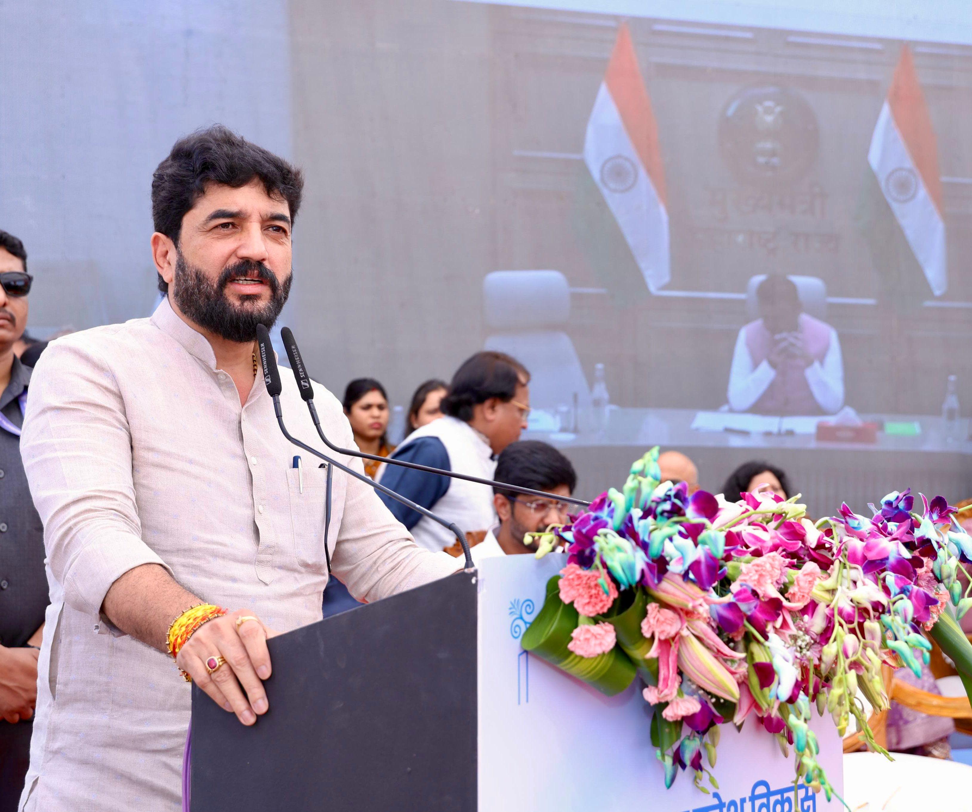 India has over 11,000 pilots, nearly 1,900 are women: Govt