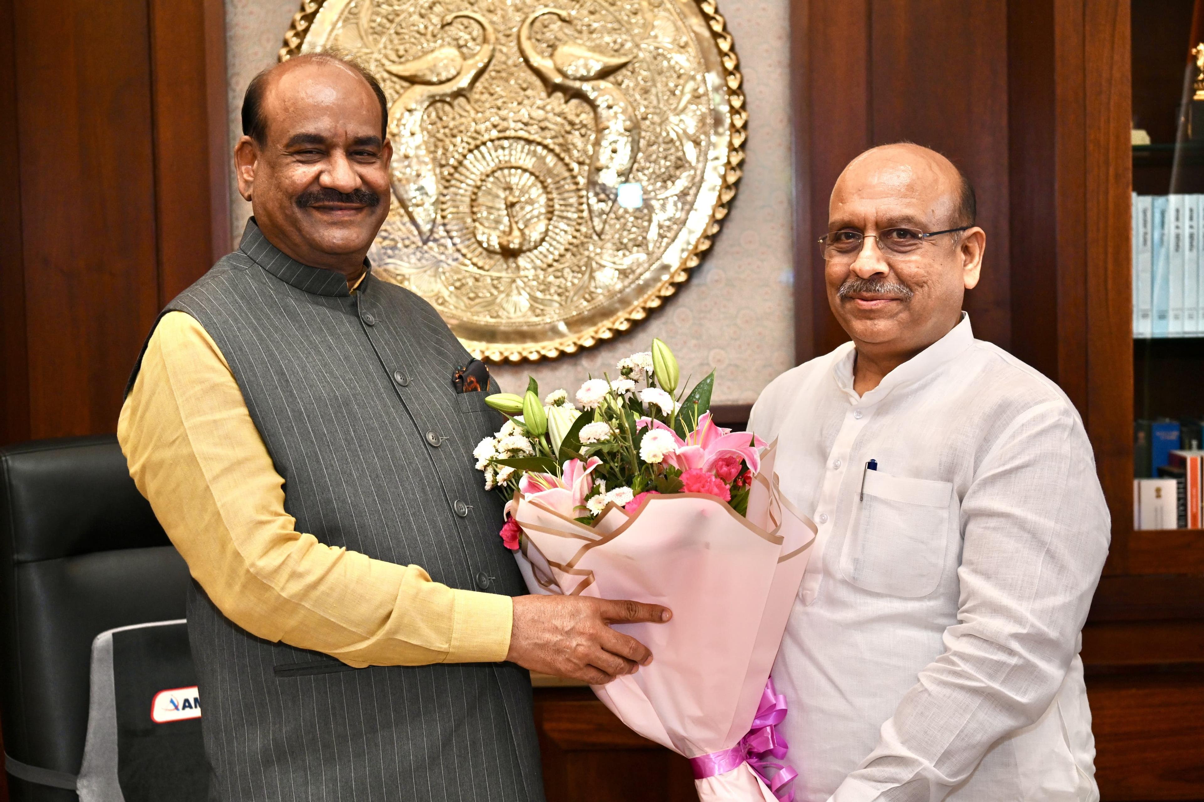 Delhi Assembly Speaker apprises Lok Sabha Speaker of digital initiatives