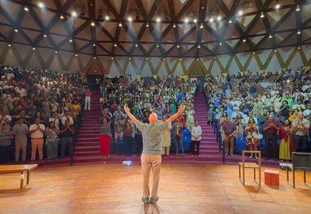 Anupam Kher says his play made him ‘completely’ forget his ‘extreme’ foot pain