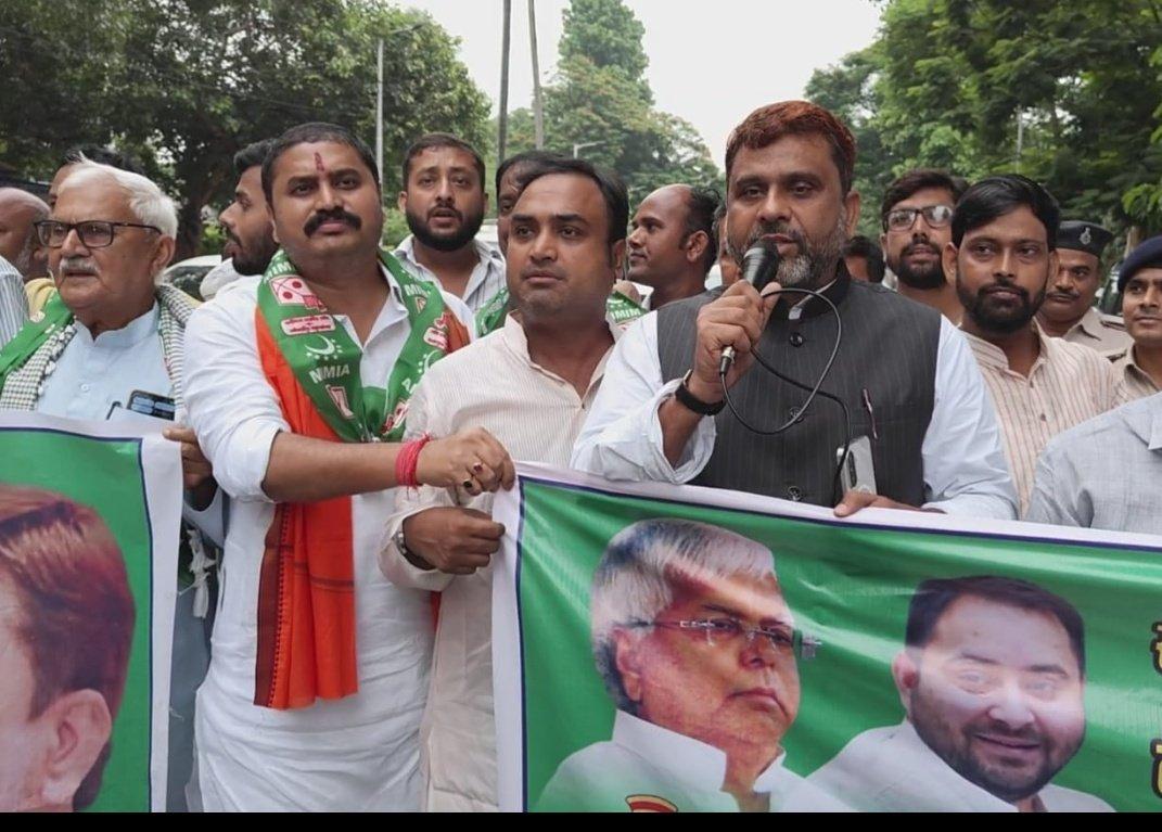 Bihar: AIMIM demands entry into INDIA Bloc; beats drums outside Lalu Prasad Yadav’s residence