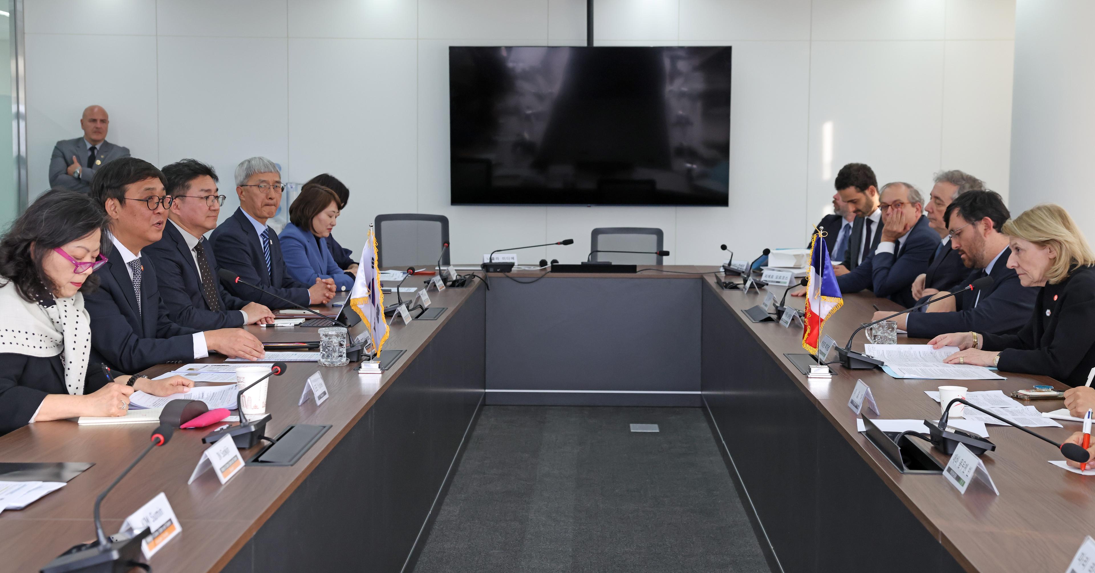 South Korean, French ministers discuss deepening cultural cooperation