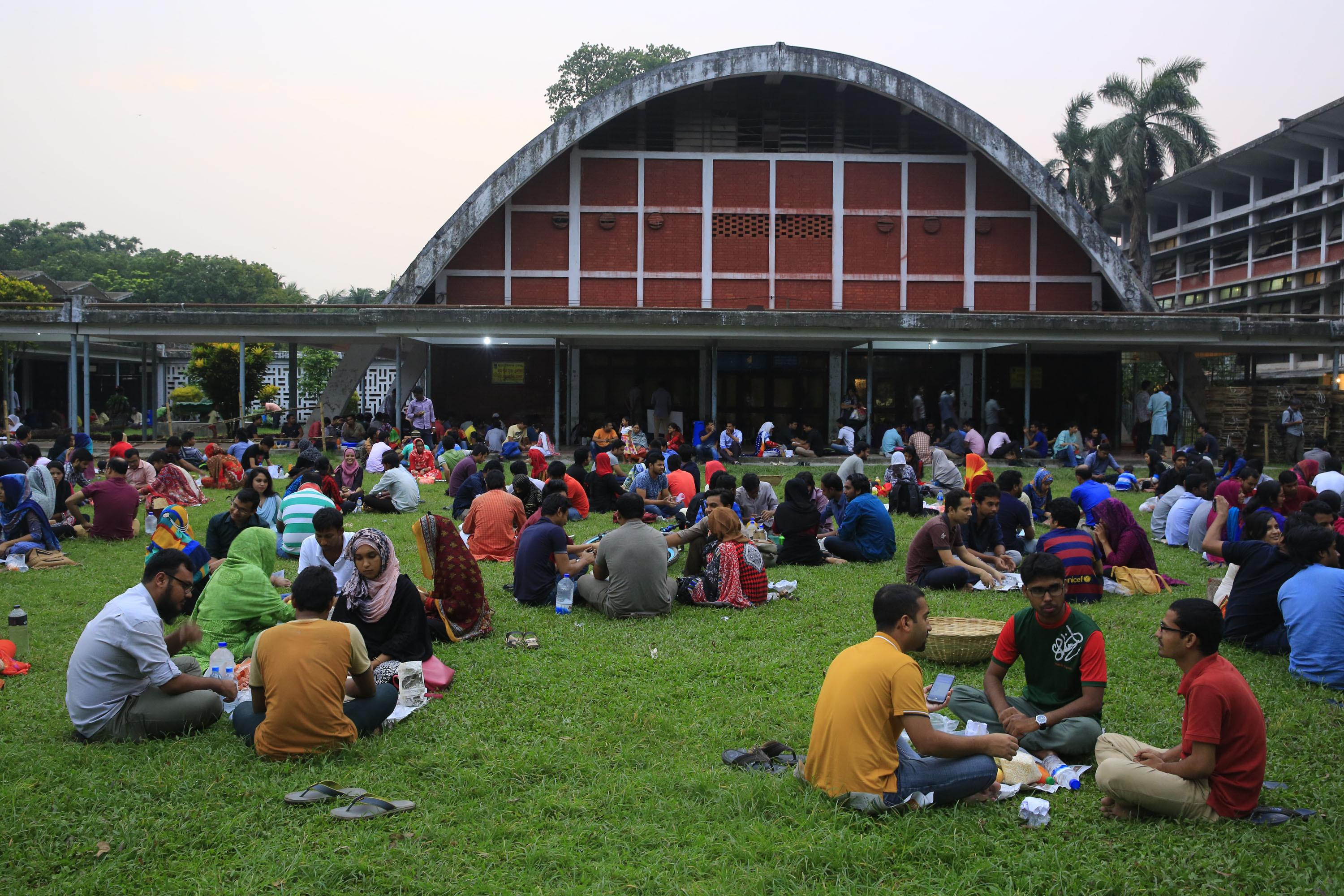 Bangladesh: Dhaka University probes assault on women