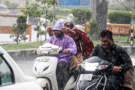 Scattered rain, thunderstorms lash MP; IMD issues alerts