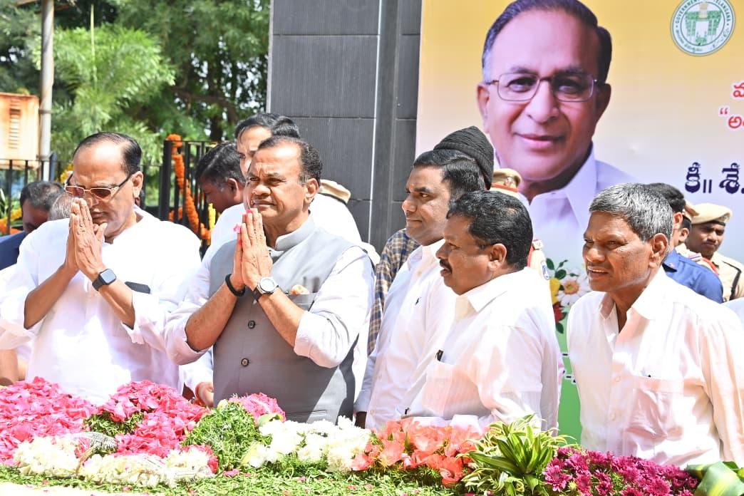 Telangana ministers pay tributes to Jaipal Reddy on death anniversary