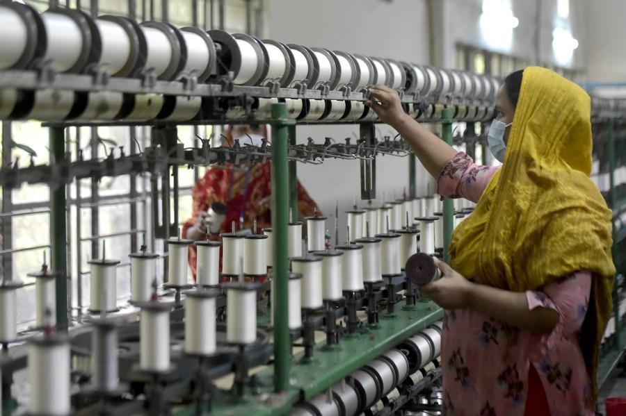 Bangladesh, Pakistan face big risk on economic front due to Iran war: Report