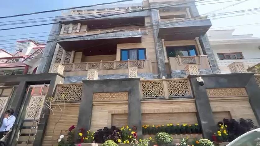 Income Tax raids at lone BSP MLA Uma Shankar Singh's Lucknow home