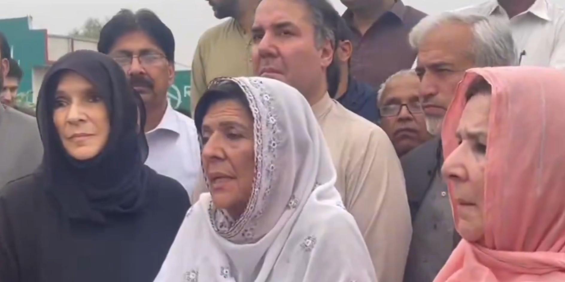 Pakistan: Imran Khan's sisters hold sit-in after being stopped outside Adiala jail