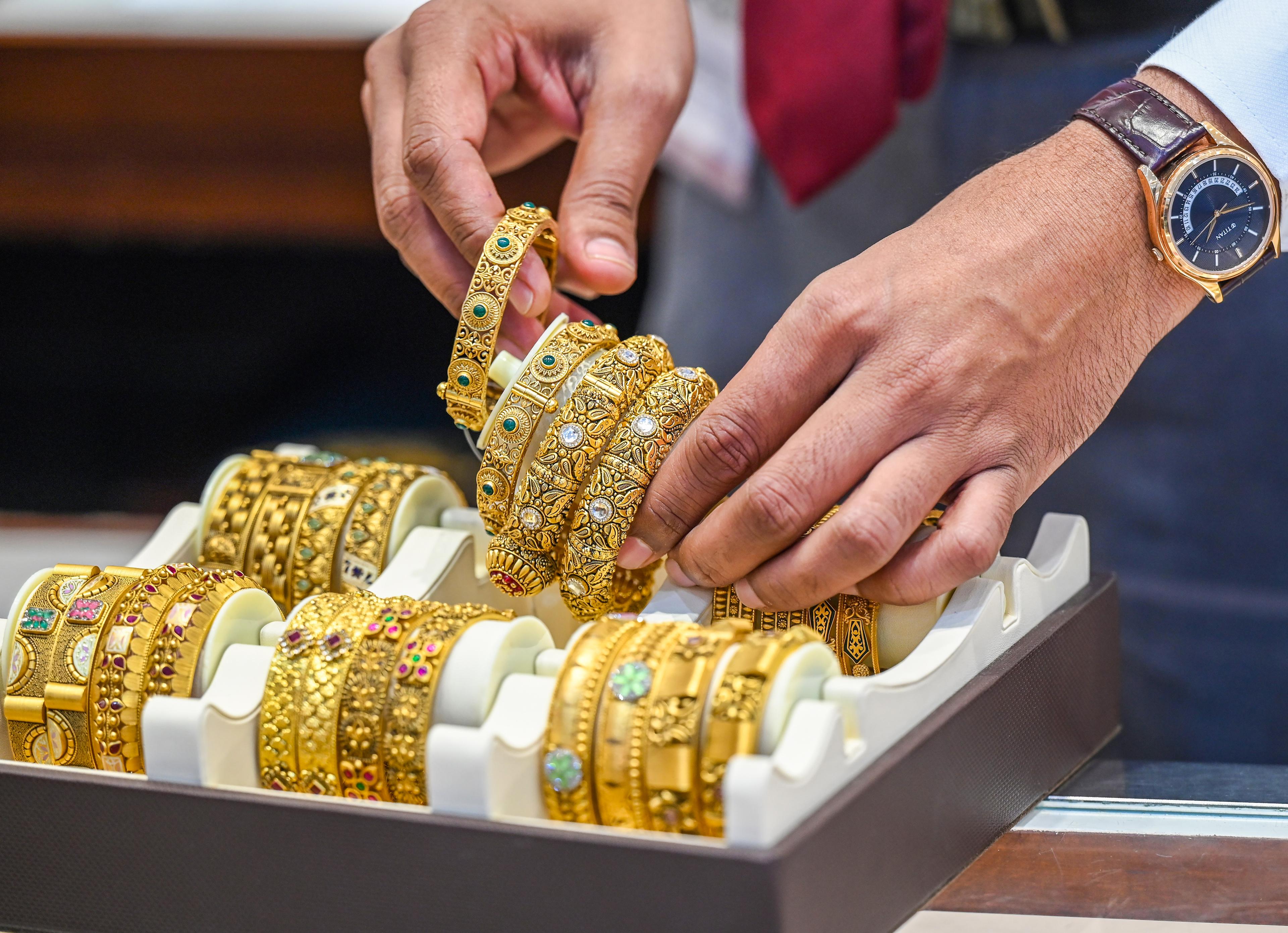 Gold dips 1.82 pc during week amidst macroeconomic volatility, soft US CPI data