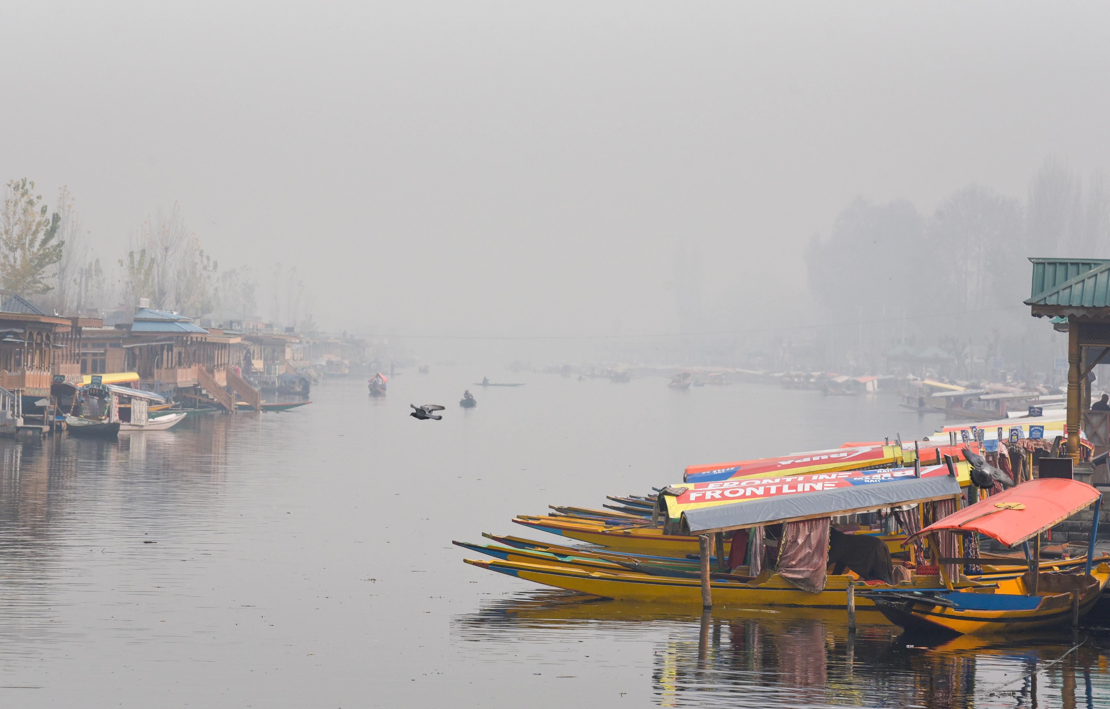 Minimum temperature drops to minus 2.4 in J&K’s Srinagar as cold wave continues