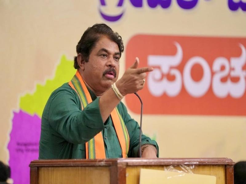 K'taka govt jeopardising students' future by scrapping Hindi: BJP