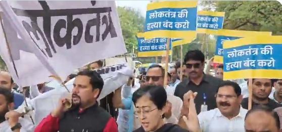 AAP MLAs stage protest outside Delhi Assembly against suspension of 4 legislators