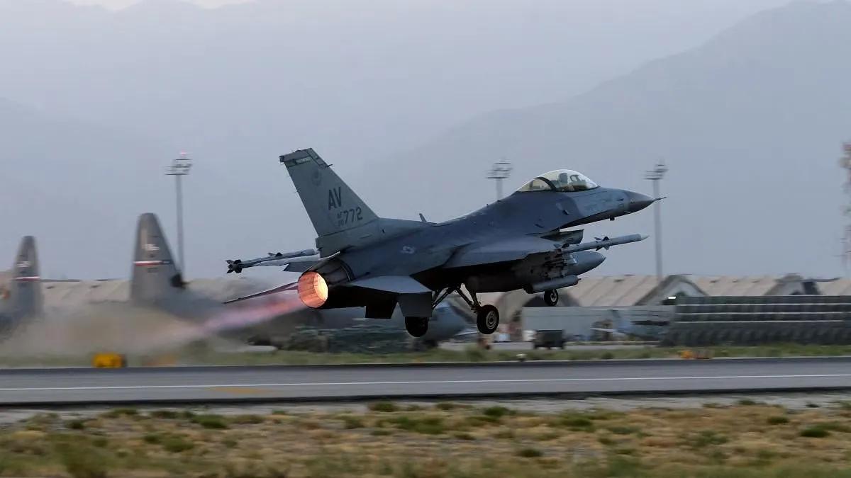 A US Air Force F-16 Fighting Falcon aircraft
