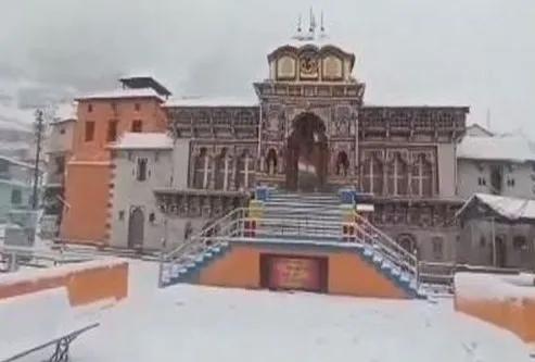 Badrinath Temple Snowfall