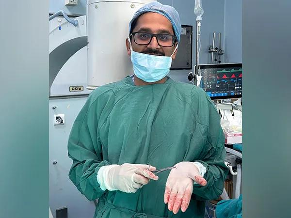 Needle extracted that travelled in veins of a woman for three years