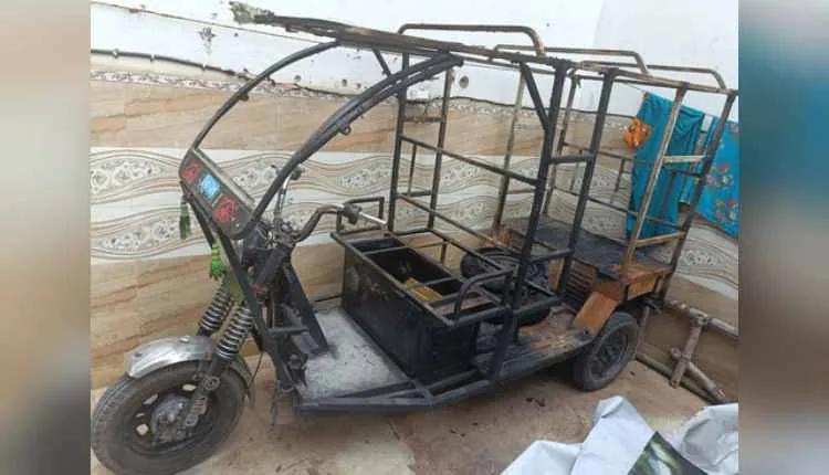 Woman dead, 2 critical as e-rickshaw catches fire in Delhi