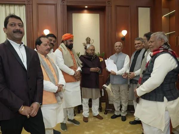 Nitish Kumar hands letters of support from BJP MLAs to Governor Arlekar on Sunday
