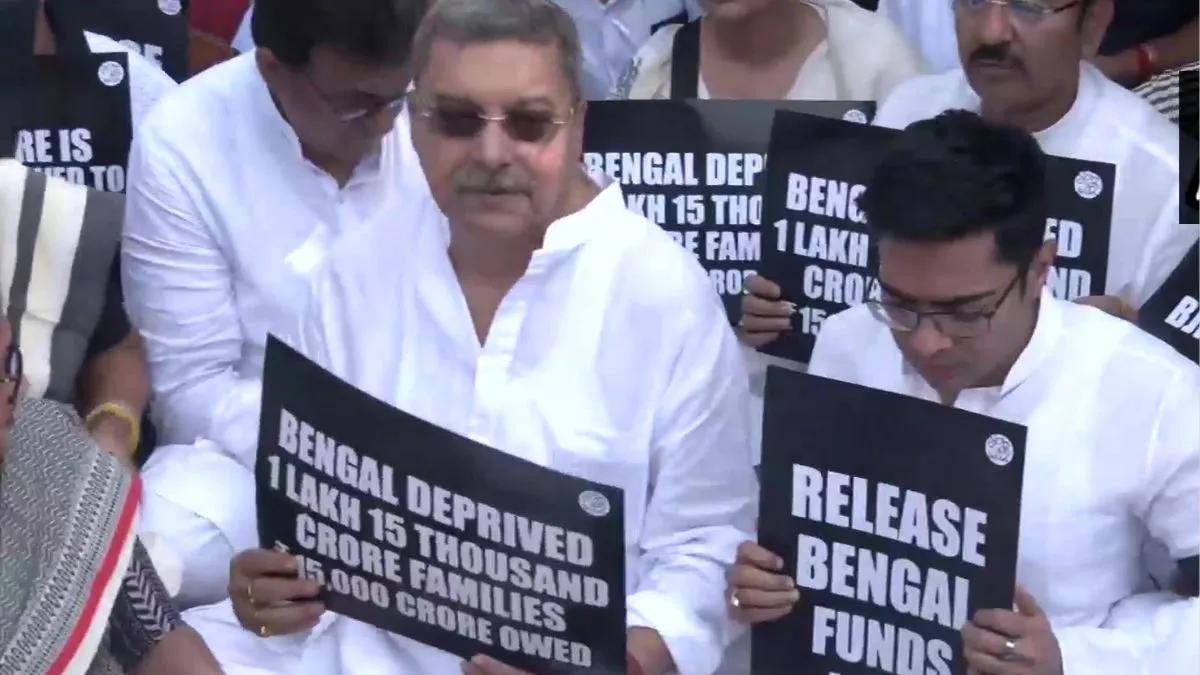 TMC workers hold protest at Rajghat