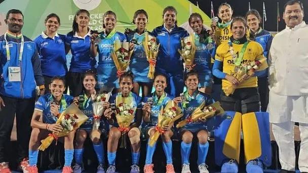 The Indians continued to test Netherlands' goalkeeper Kiki Gunneman but were unable to beat her.