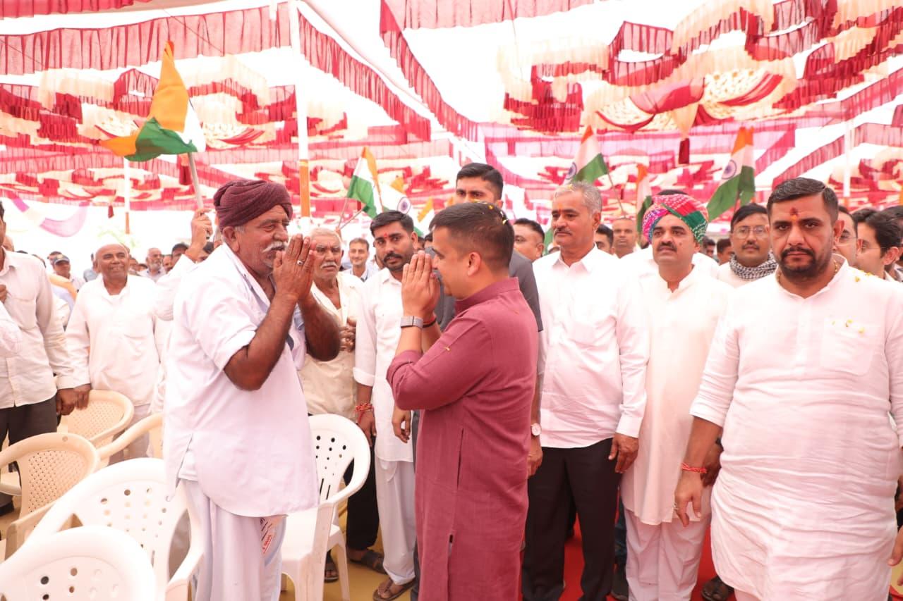 Gujarat Dy CM visits Kutch border village, interacts with locals to assess living conditions