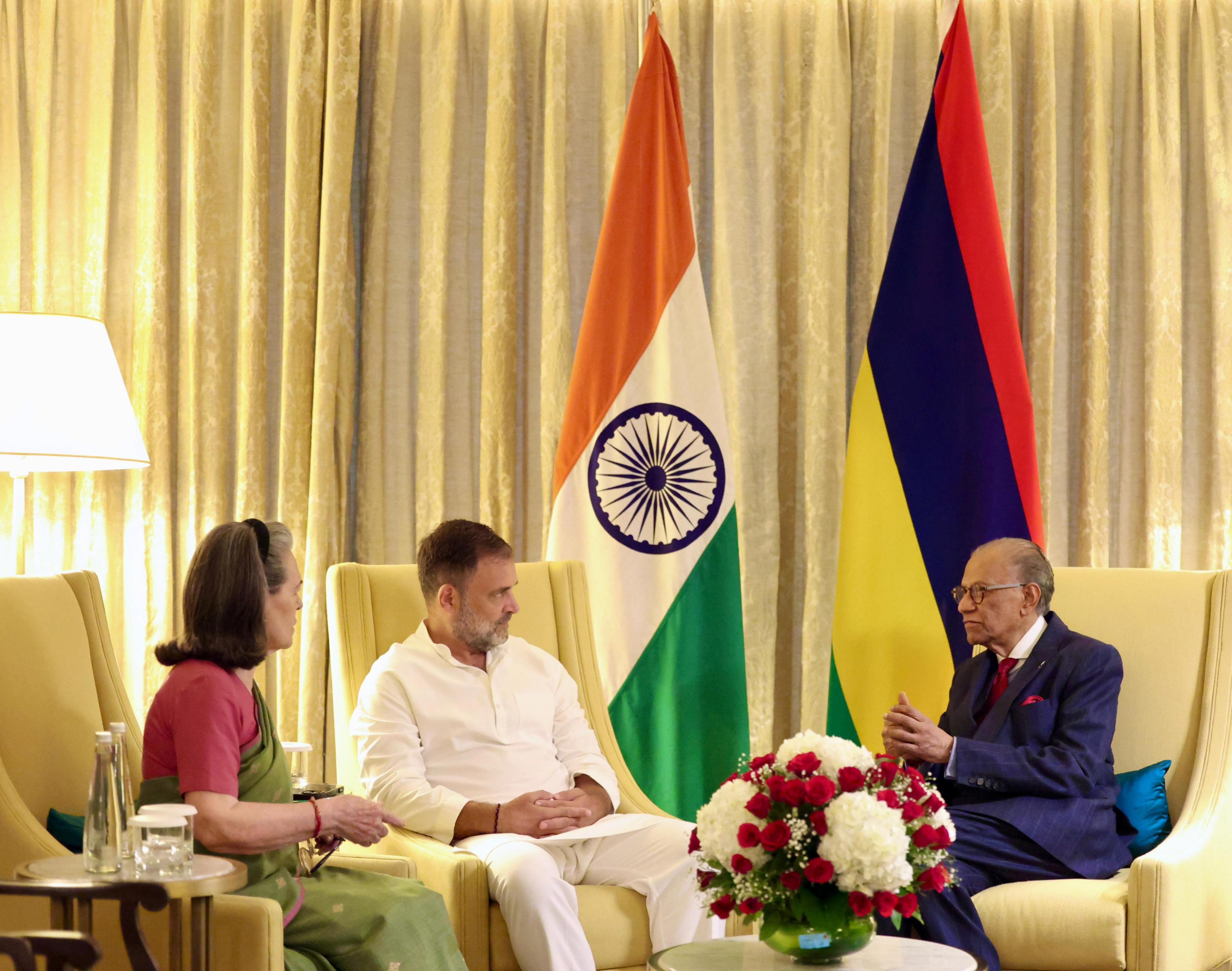 Sonia, Rahul Gandhi call on Mauritius PM Navinchandra Ramgoolam