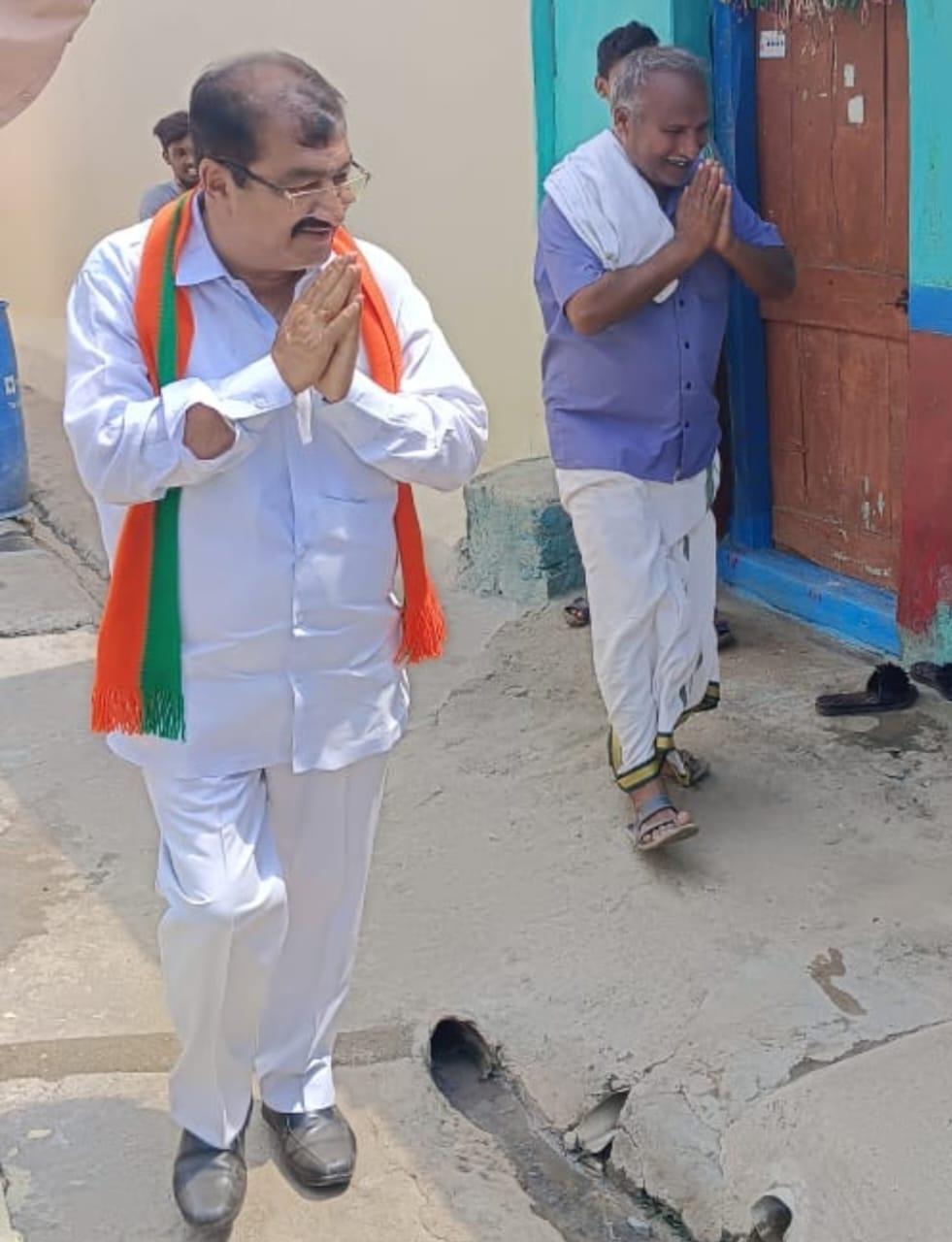 K'taka MLA says woman SP acts like pet dog of Cong leaders; FIR slapped by police