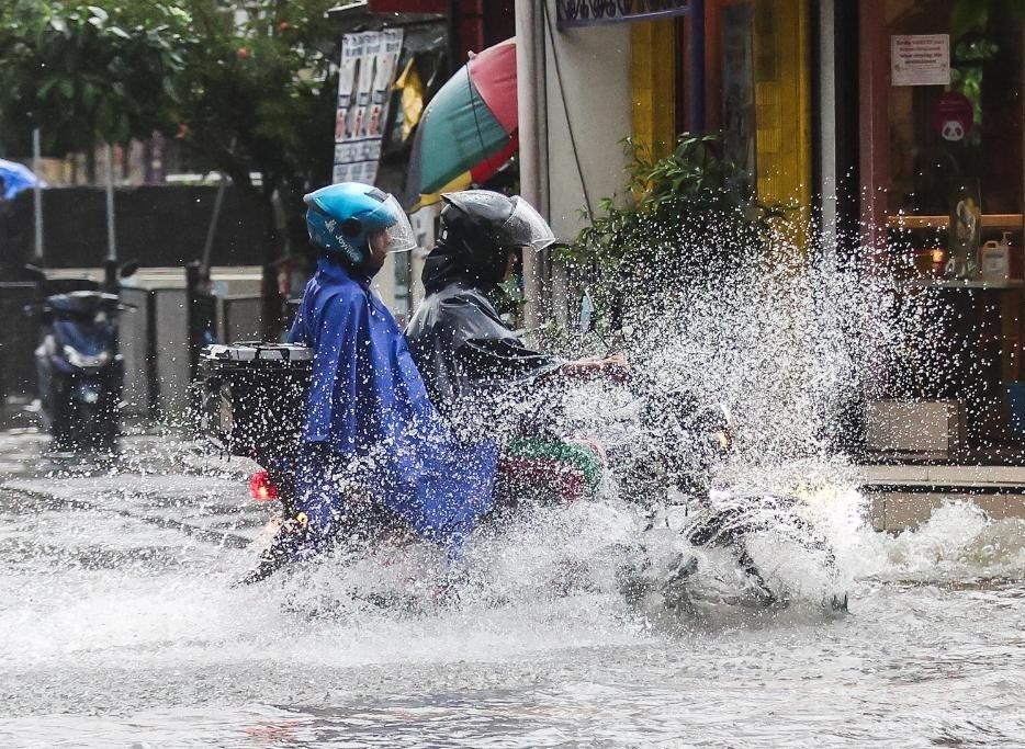 Philippines hit by heavy rains, severe flooding amid series of storms
