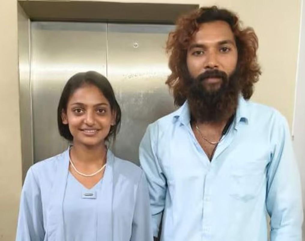 ‘Kumbh Beauty’ Monalisa marries Muslim boyfriend after dramatic day