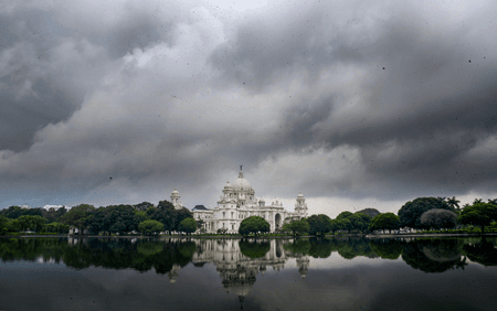 Weather office forecasts rain with thunderstorms in Kolkata