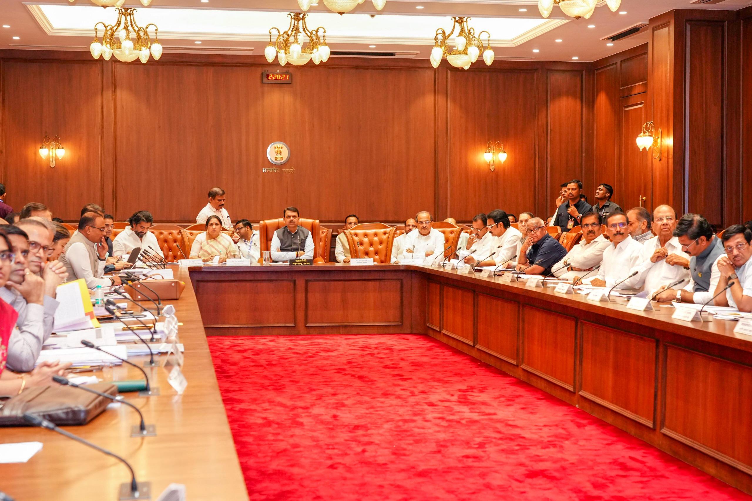 Maha: Bonhomie between Fadnavis, Shinde and Uddhav at farewell event