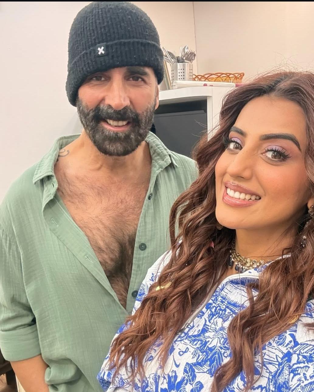 Akshara Singh shares a selfie with Akshay Kumar, says ‘surprise loading’