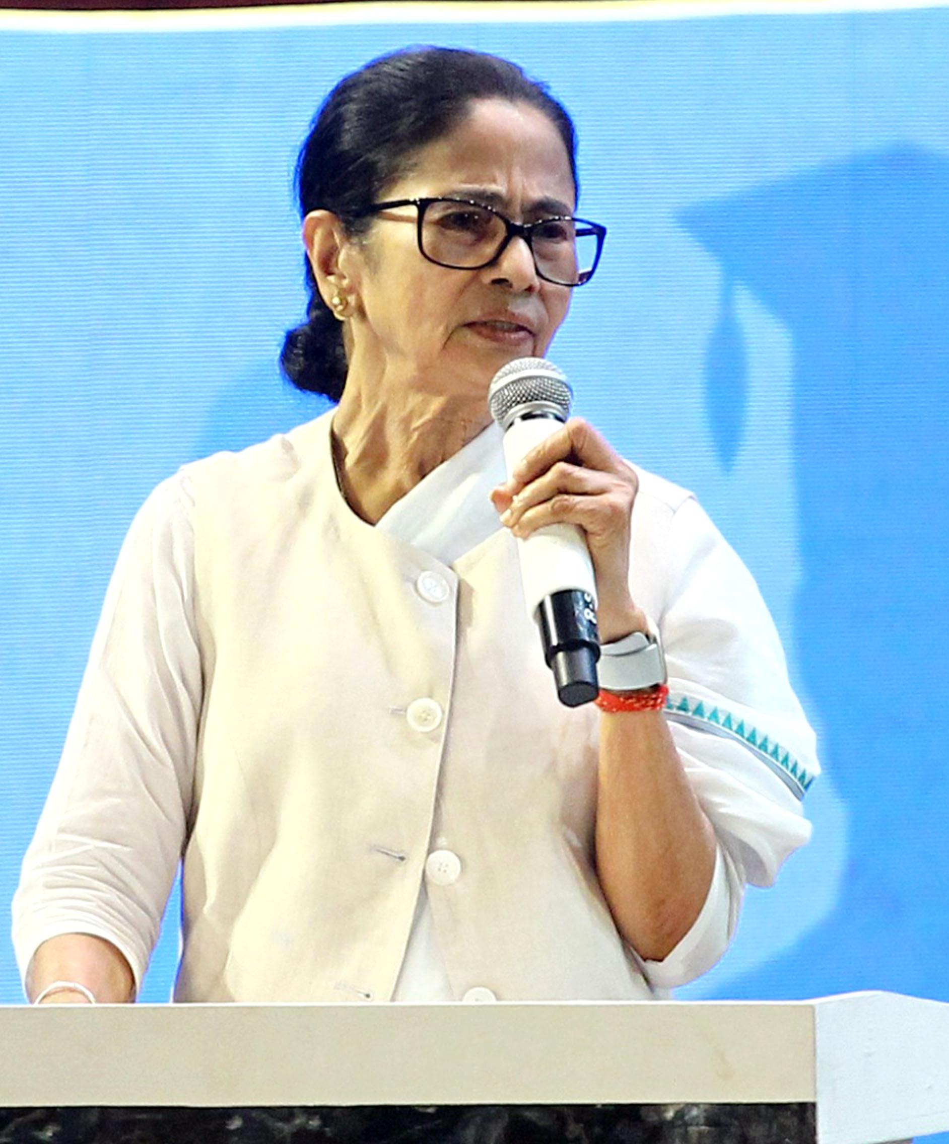 Bengal CM Banerjee slams EC over suicide of BLO allegedly over SIR work pressure (Ld)