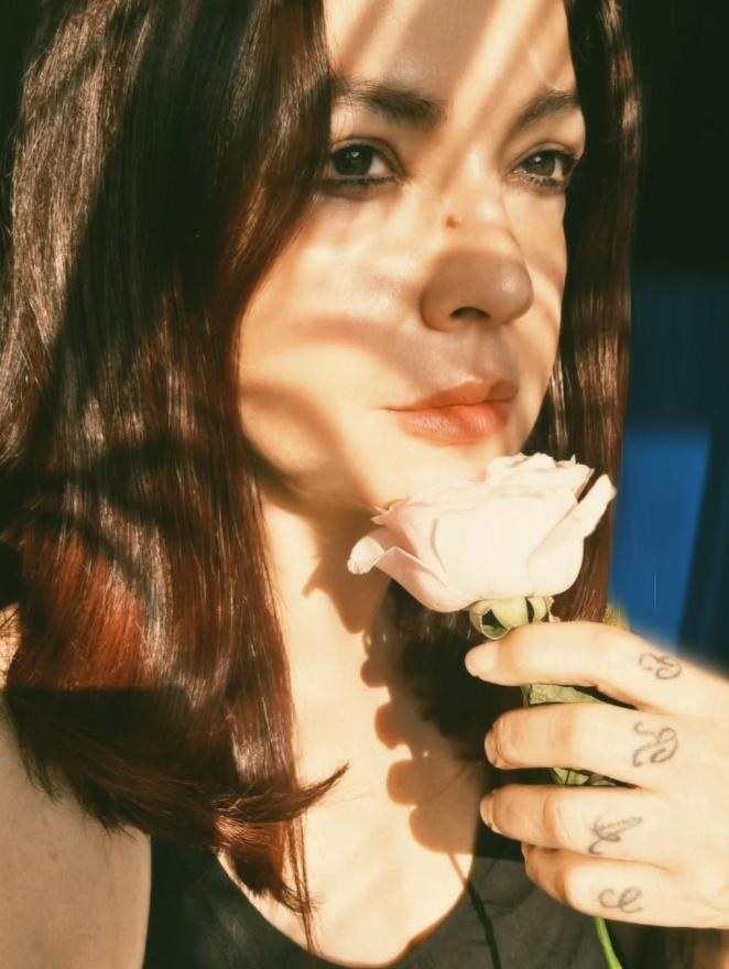 Pooja Bhatt marks '10th birthday sober’, calls it a ‘milestone’