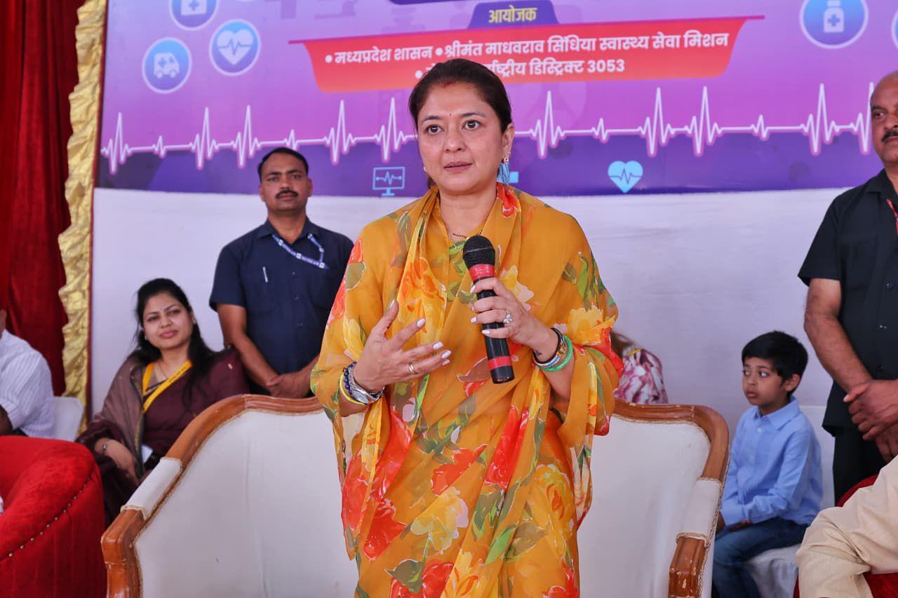 Union Minister Jyotiraditya Scindia's wife inspects health camp in MP's Shivpuri