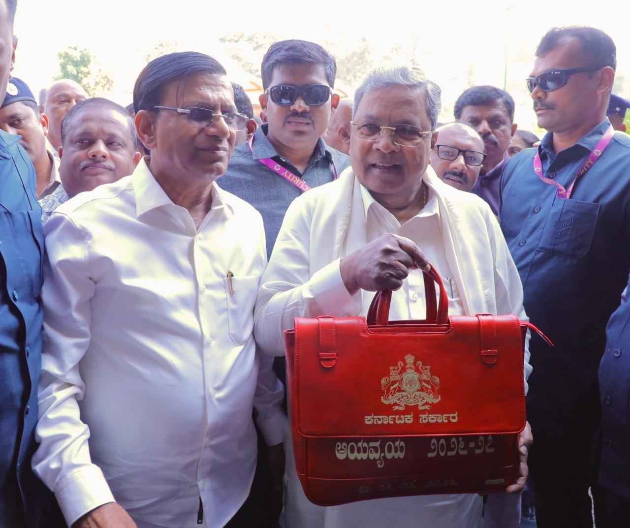 Budget: K'taka to face Rs 10,000 crore revenue shortfall in current financial year, says Siddaramaiah