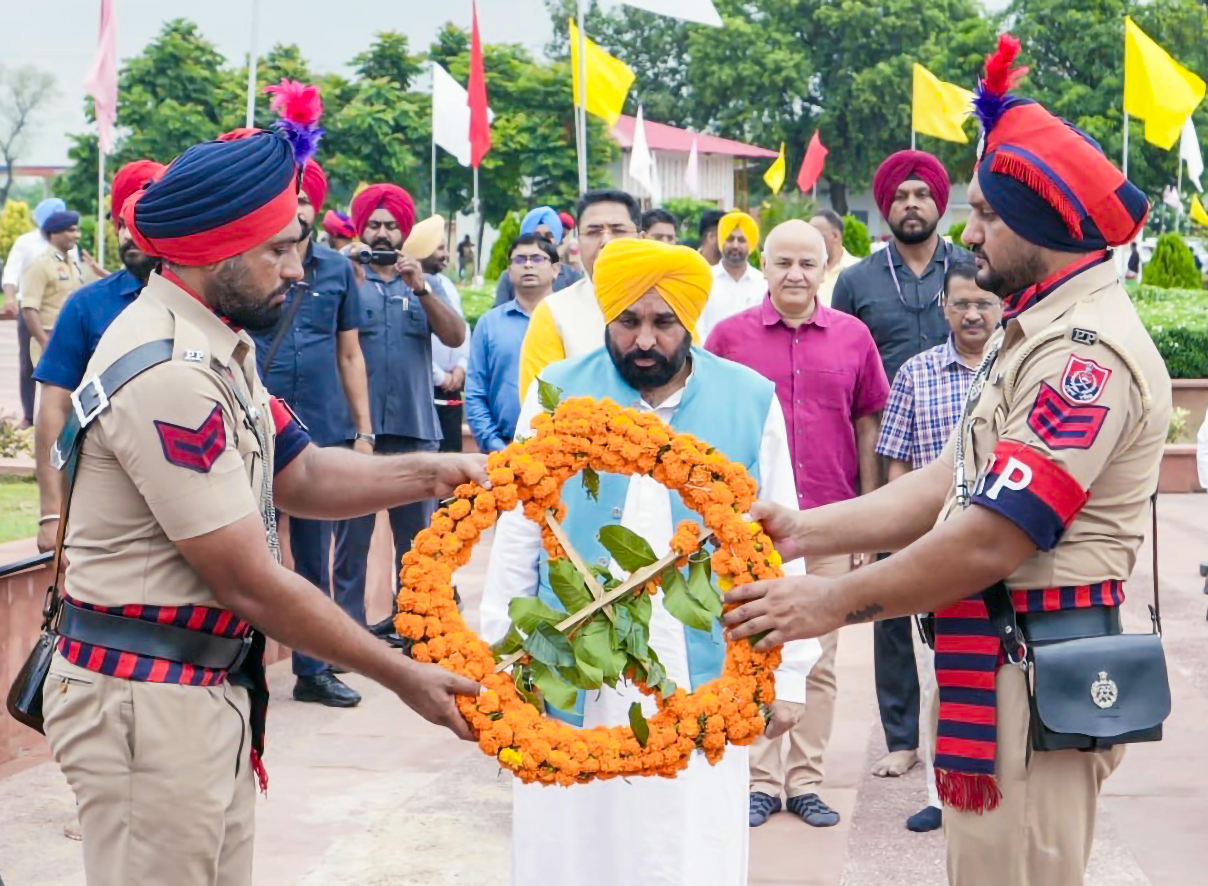 Punjab CM, Kejriwal vow to realise dreams of martyrs