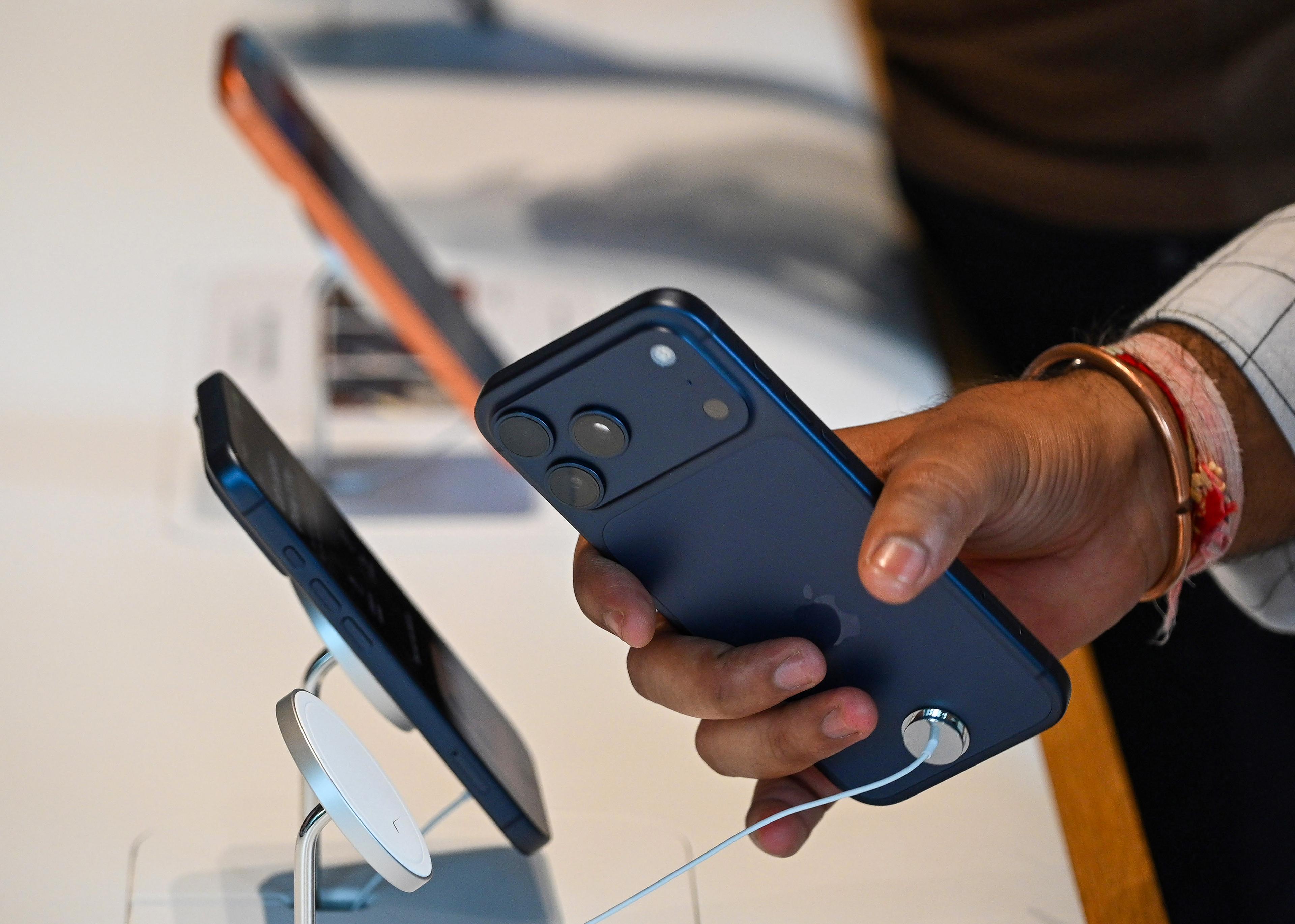 Experts hail 48MP Fusion cameras, next-gen modes on iPhone 17 series