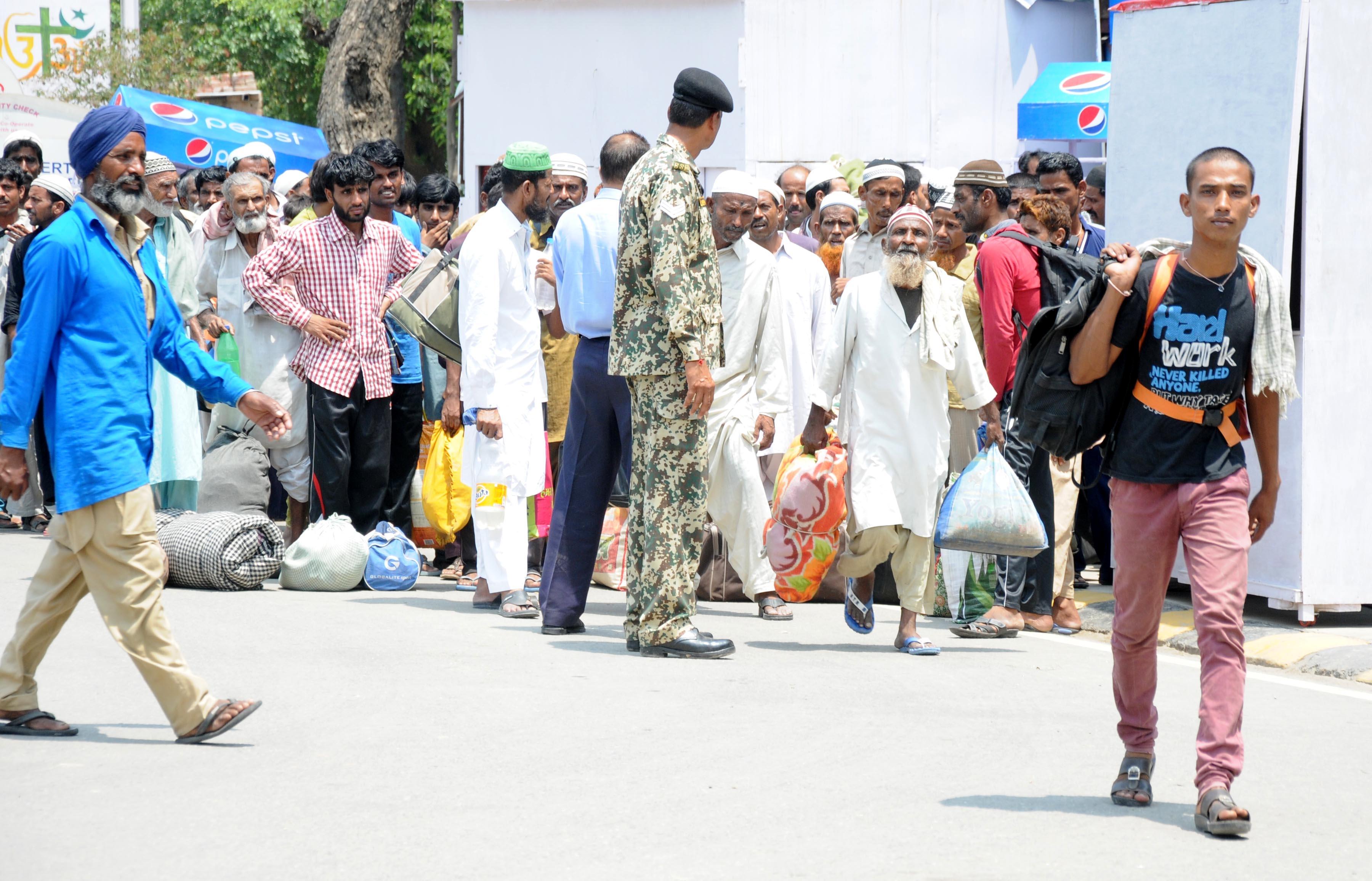 India repatriates Pakistani fishermen and civilian prisoners