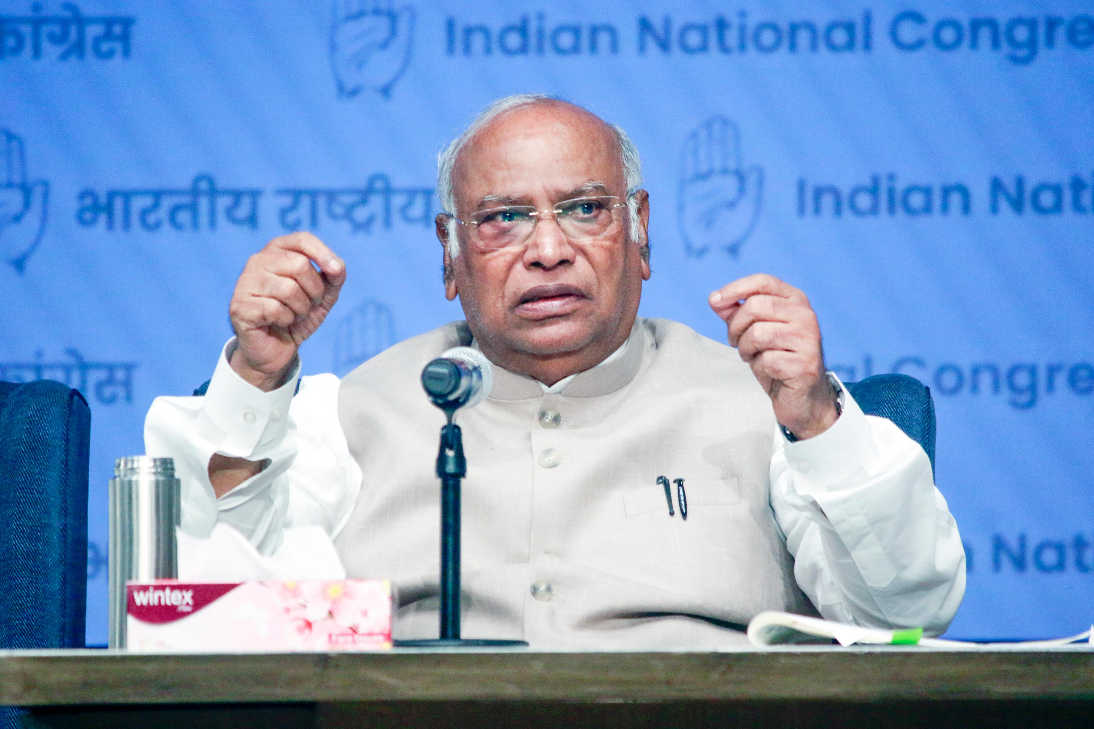 'Kharge just a puppet, his situation no different from Manmohan Singh'