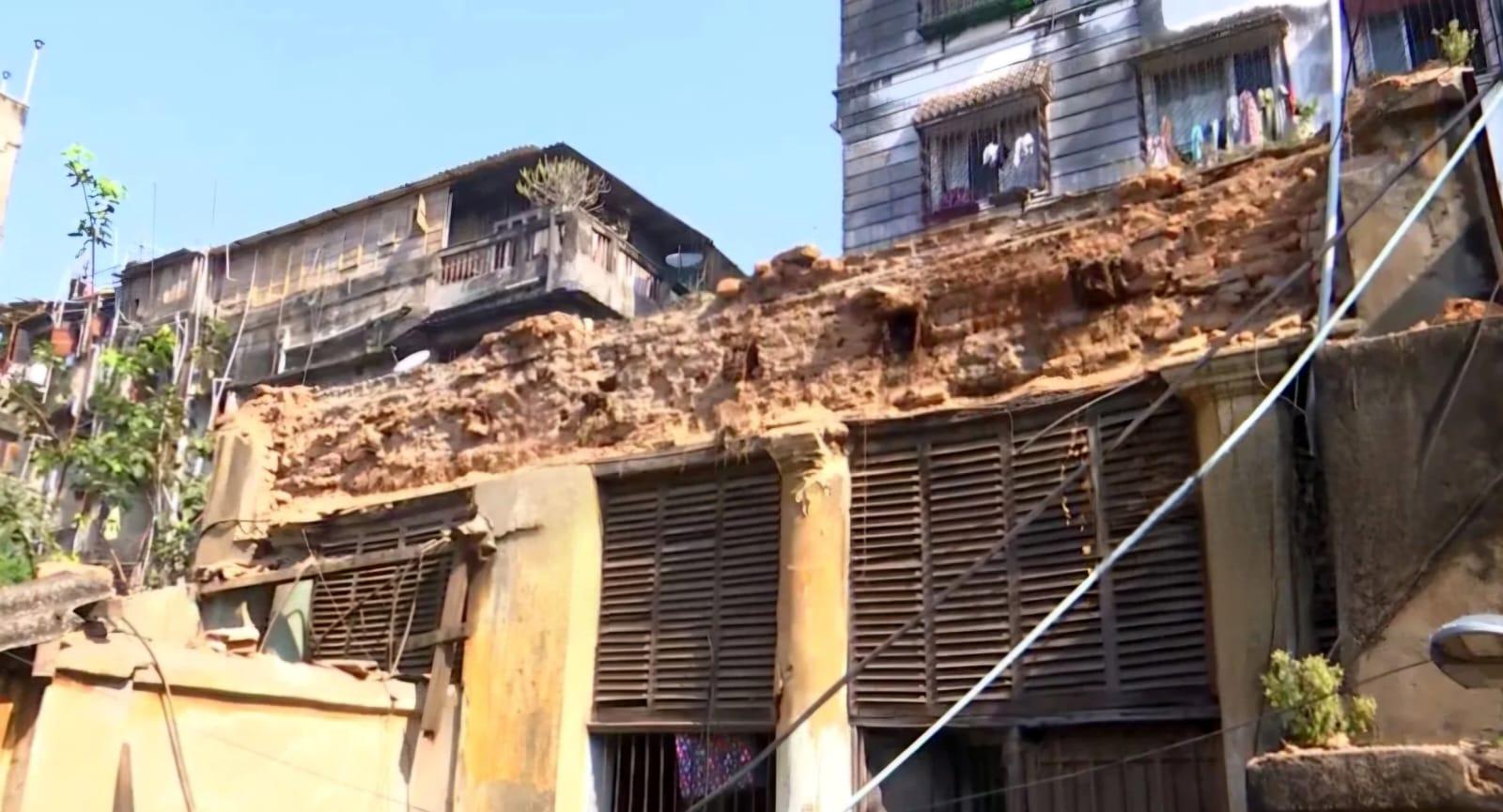 Portion of 150-year-old house collapses in Kolkata, none hurt