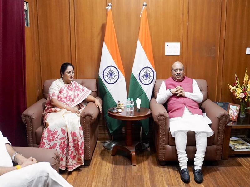 Delhi CM Rekha Gupta, Speaker discuss modalities of Budget Session starting on March 23